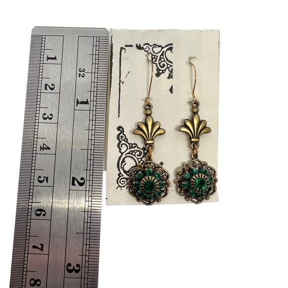 Vintage 90s Green Rhinestone Art Deco Earrings Bronze Filigree Dangle NWT - Picture 2 of 4